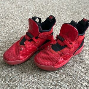 Jordan XXXIII university red